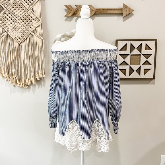 Gibson Latimer Blue Striped Off the Shoulder Top Lace Accent Size Medium - Picture 2 of 9